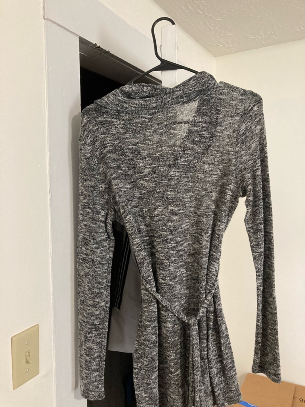 Ladies Sweater - Picture 11 of 12